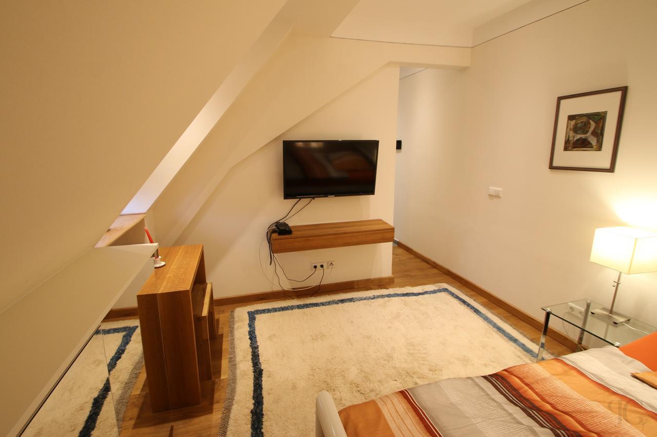 Goldener Hirsch Aparthotel Шрисхайм Екстериор снимка