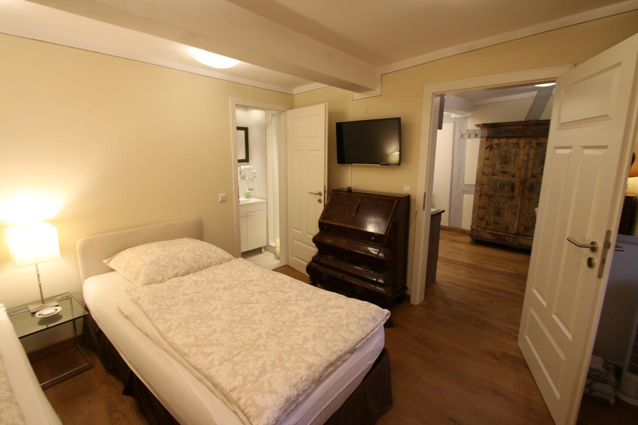 Goldener Hirsch Aparthotel Шрисхайм Екстериор снимка