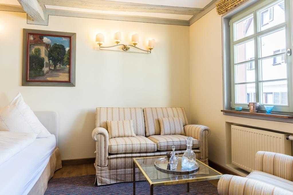 Goldener Hirsch Aparthotel Шрисхайм Екстериор снимка